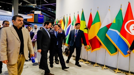 بازدید رئیس مجلس ویتنام از خانه فناوری و نوآوری ایران